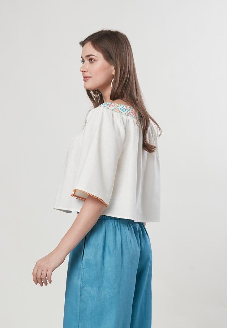 Calla - Embroidered Blouse With Lace Trim