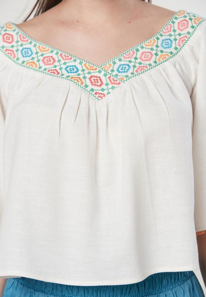 Calla - Embroidered Blouse With Lace Trim